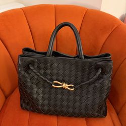 Bottega Veneta Andiamo Black Medium