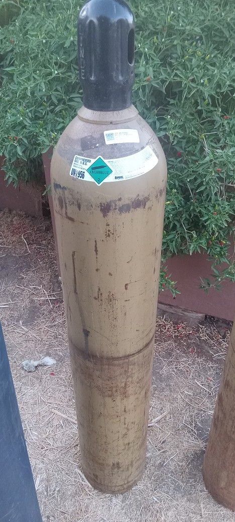 tank containing 312 standard cubic feet (scf) of a 75% Argon (Ar) and 25% Carbon Dioxide (CO2) mixture