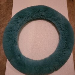 Fun fuzzy steering wheel cover
NEW turquoise color