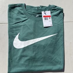 New Men’s Nike T Shirt Size Large 
