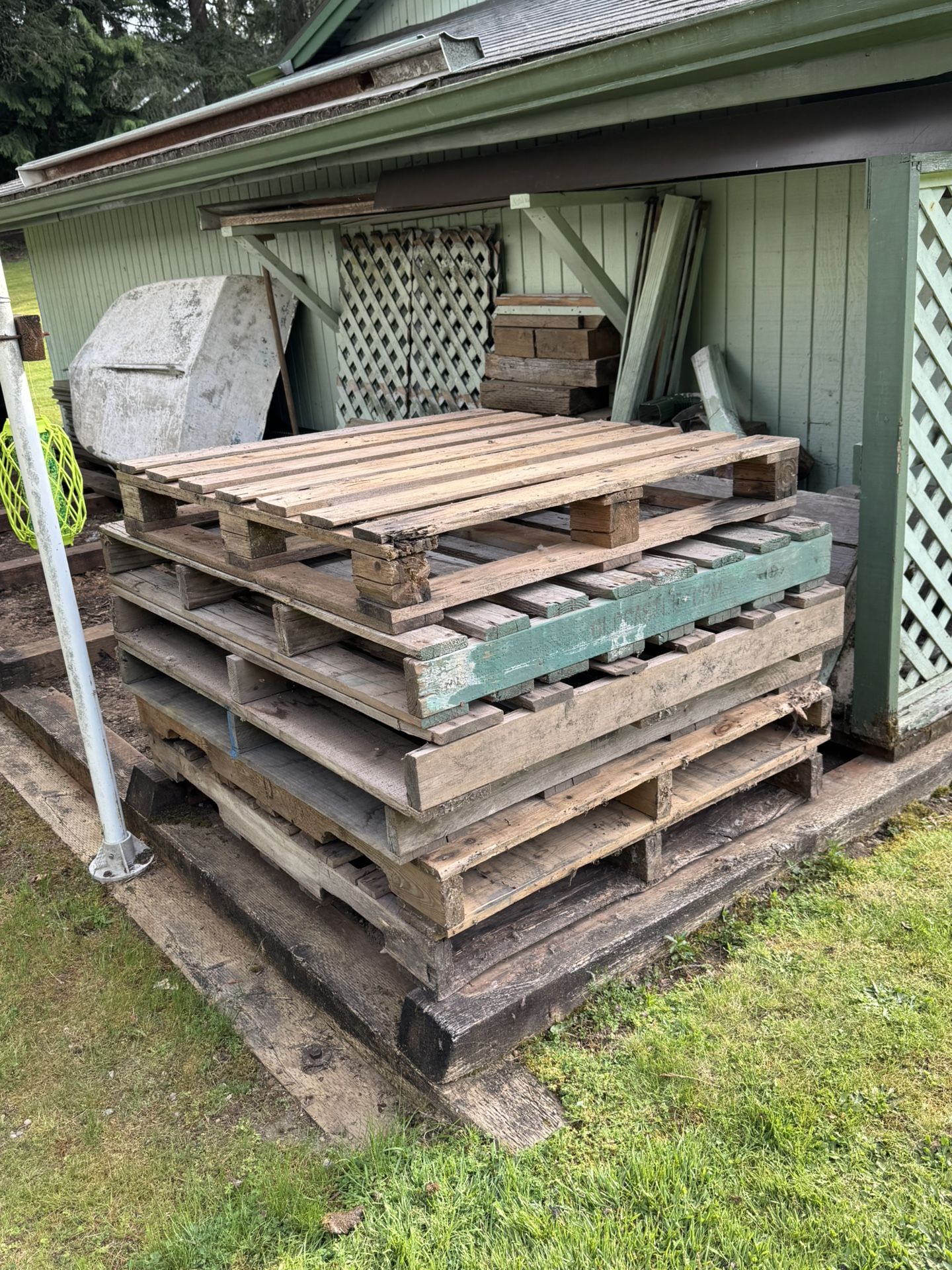FREE Pallets- Great Condition - Qty. 6