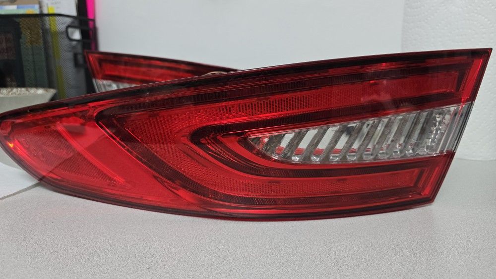 Jaguar Xf Saloon 2012-2015 Facelift Rear Light on Body (Driver Side)