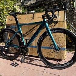 Road/gravel bicycle.