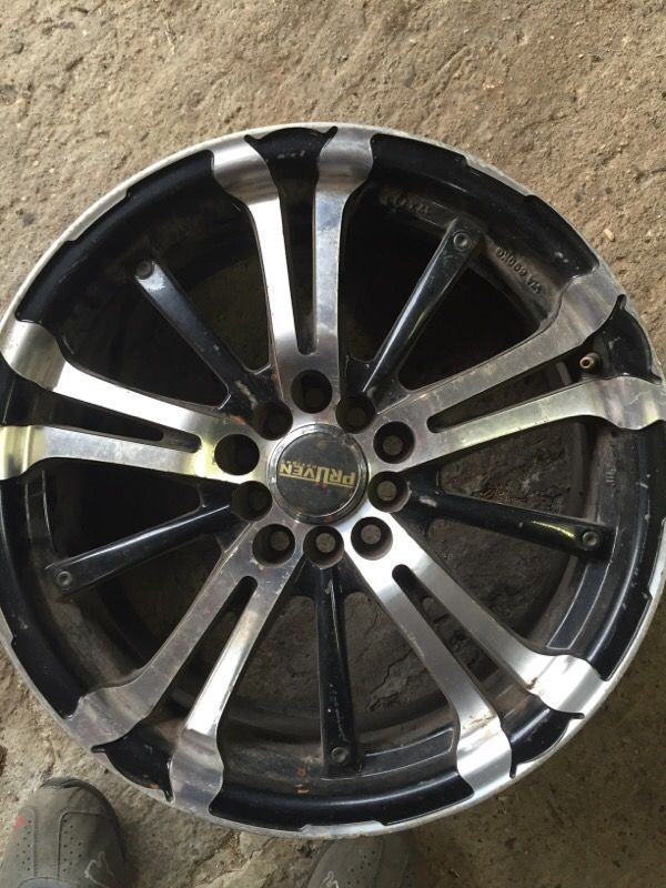 17 inch universal pruven rims.. 4 rims