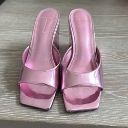 Black line studio shoe