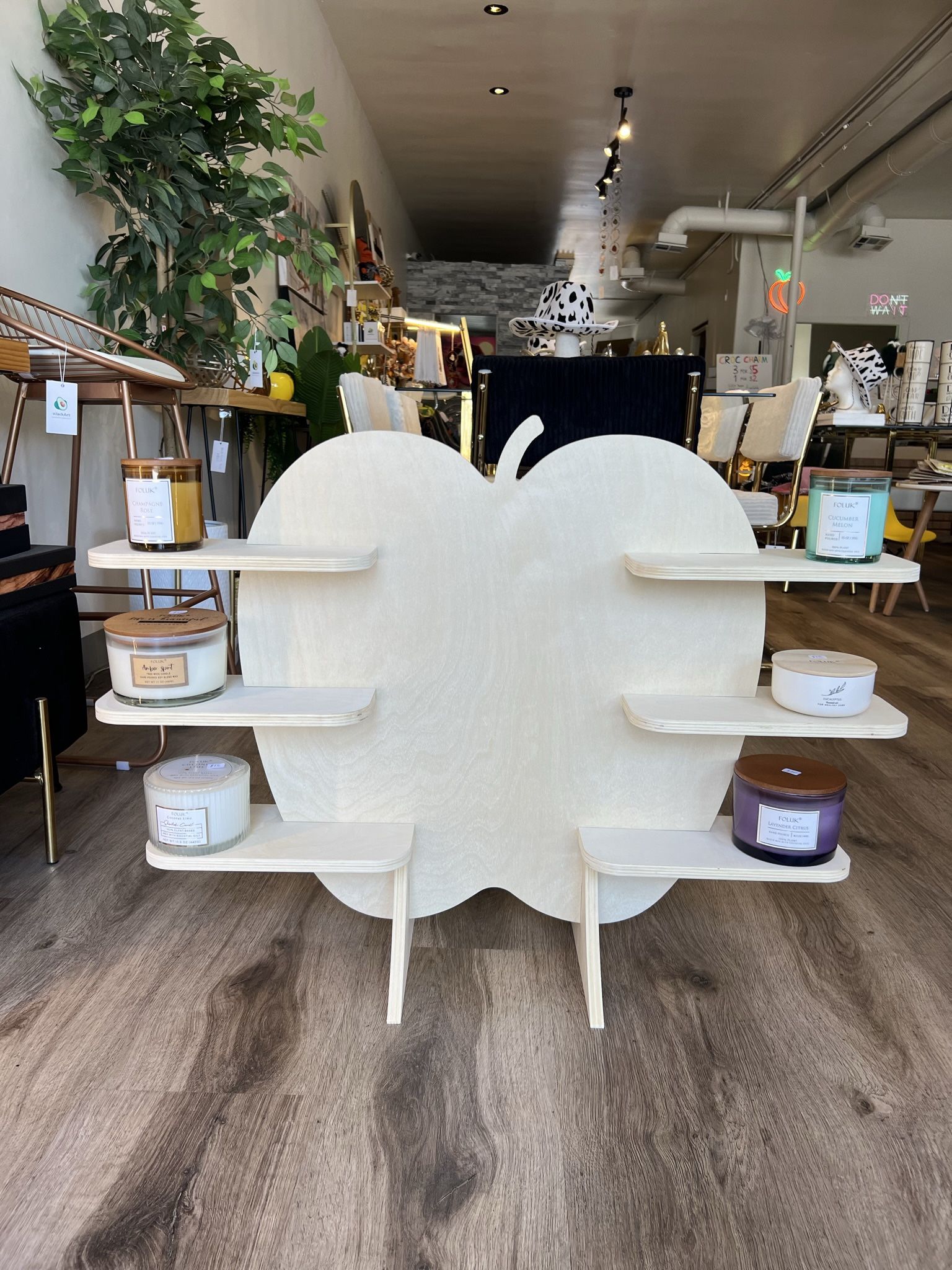 Retail Display Shelf For Vendors Apple Shaped