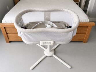 HALO Bassinest Swivel Sleeper Bassinet – Excellent Condition