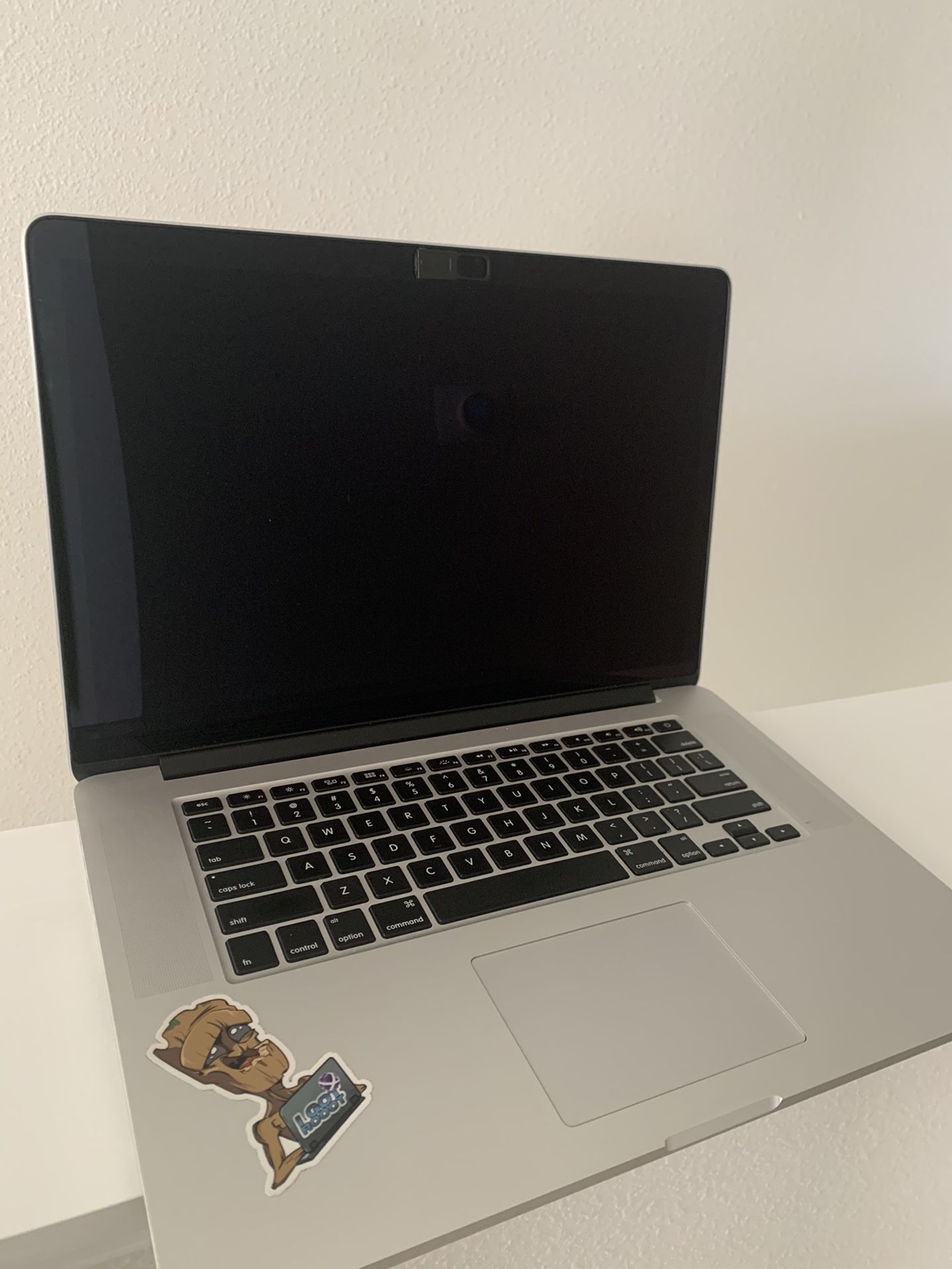 2015 Apple - MacBook Pro 15.4 - Like New