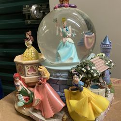 DISNEY Princesses Musical BIG SNOW GLOBE (PLEASE READ)