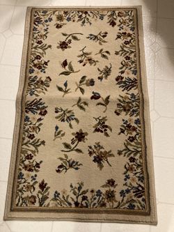 Small area rug size it’s on the pictures