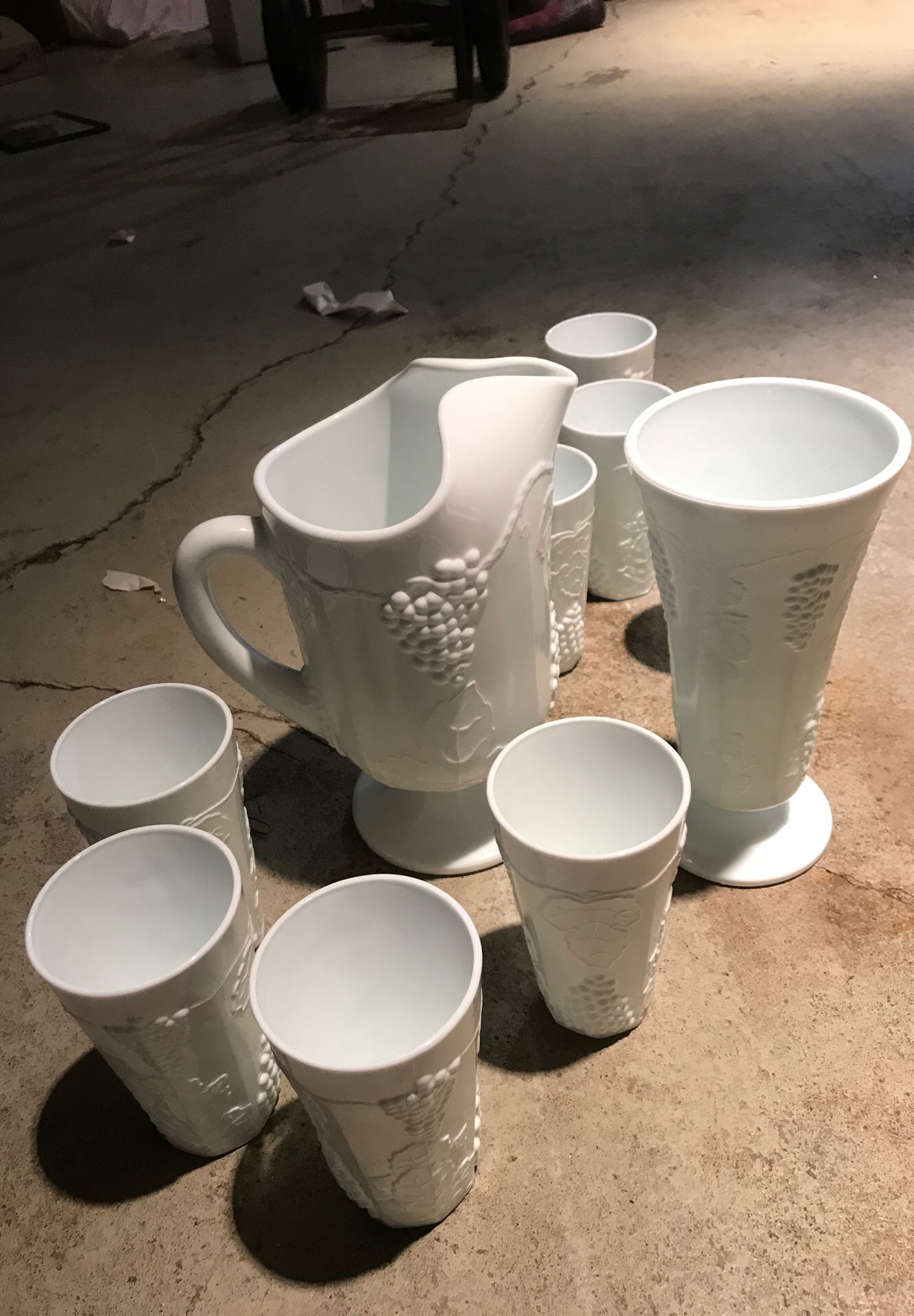 Milk glass set 8 cups and 2 vases