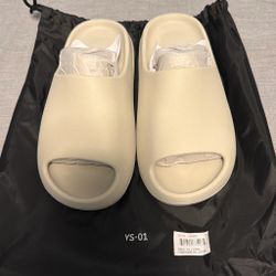 Yeezy slides NEW men’s size 9