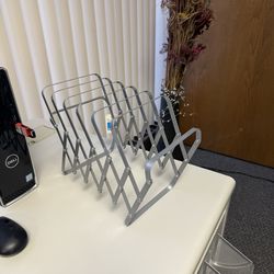 Expandable file holder