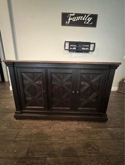 Ashley Furniture Tyler Creek Buffet Sideboard Dining Room Server Cabinet