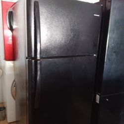 FRIGIDAIRE REFRIGERATOR