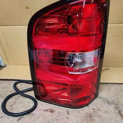 2007 To 2013 Chevy Silverado Driver Side Tail Light 