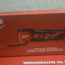 Milwaukee M18 Multi-tool 