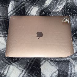 Rose gold MacBook Air M1