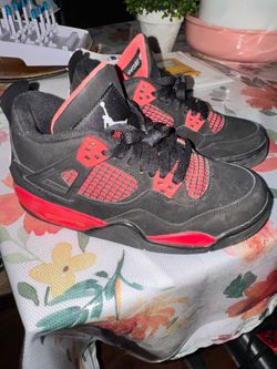 Jordan 4 Retro Red Thunders