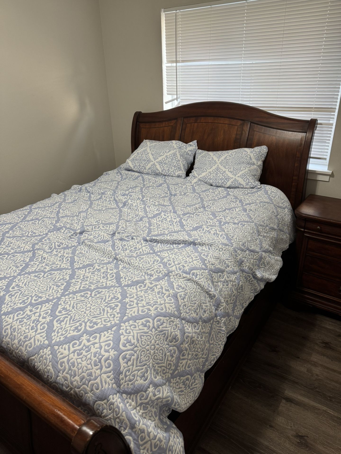 Double Size Bed Set