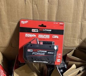Milwaukee M18 18V Lithium-lon REDLITHIUM FORGE XC 8.0 Ah Battery .  Brand NEW.