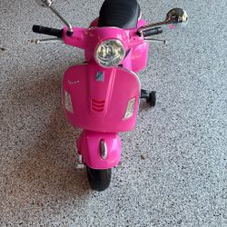 Vespa Electric Motorcycle With Training Wheels