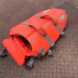 Dog life vest/float