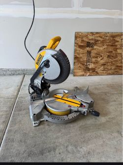 Dewalt Saw