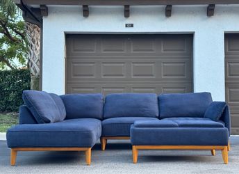Couch/Sofa Sectional - Macy’s - Delivery Available 🚛
