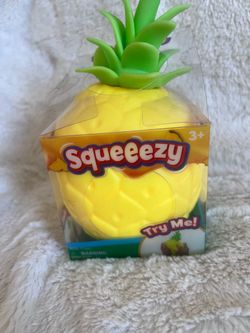 Squeeze squishy pineapple