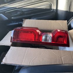 2019-2024 Silverado left taillight w harness