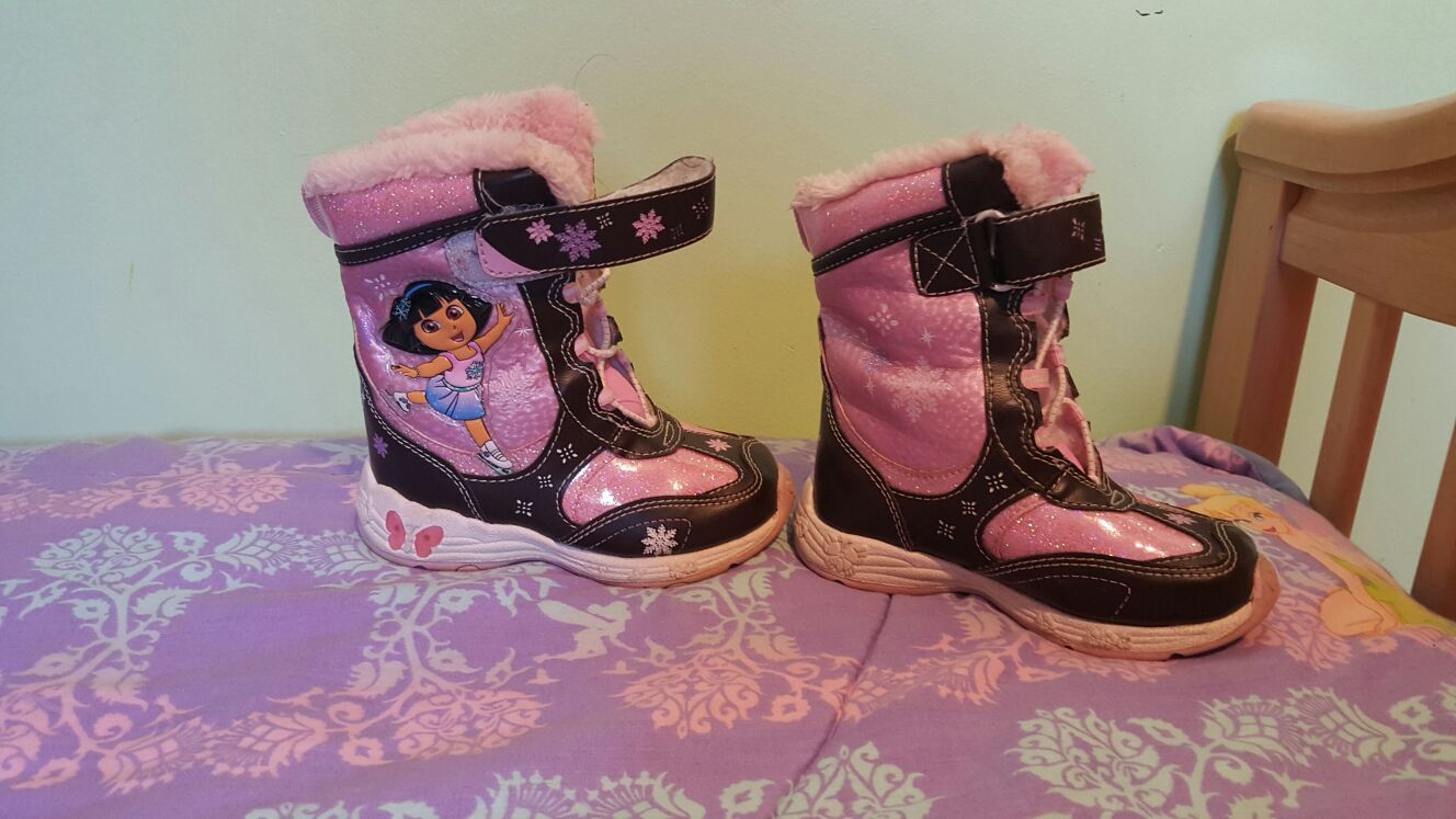 Dora snow boots