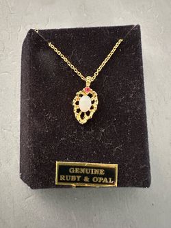 PENDANT NECKLACE