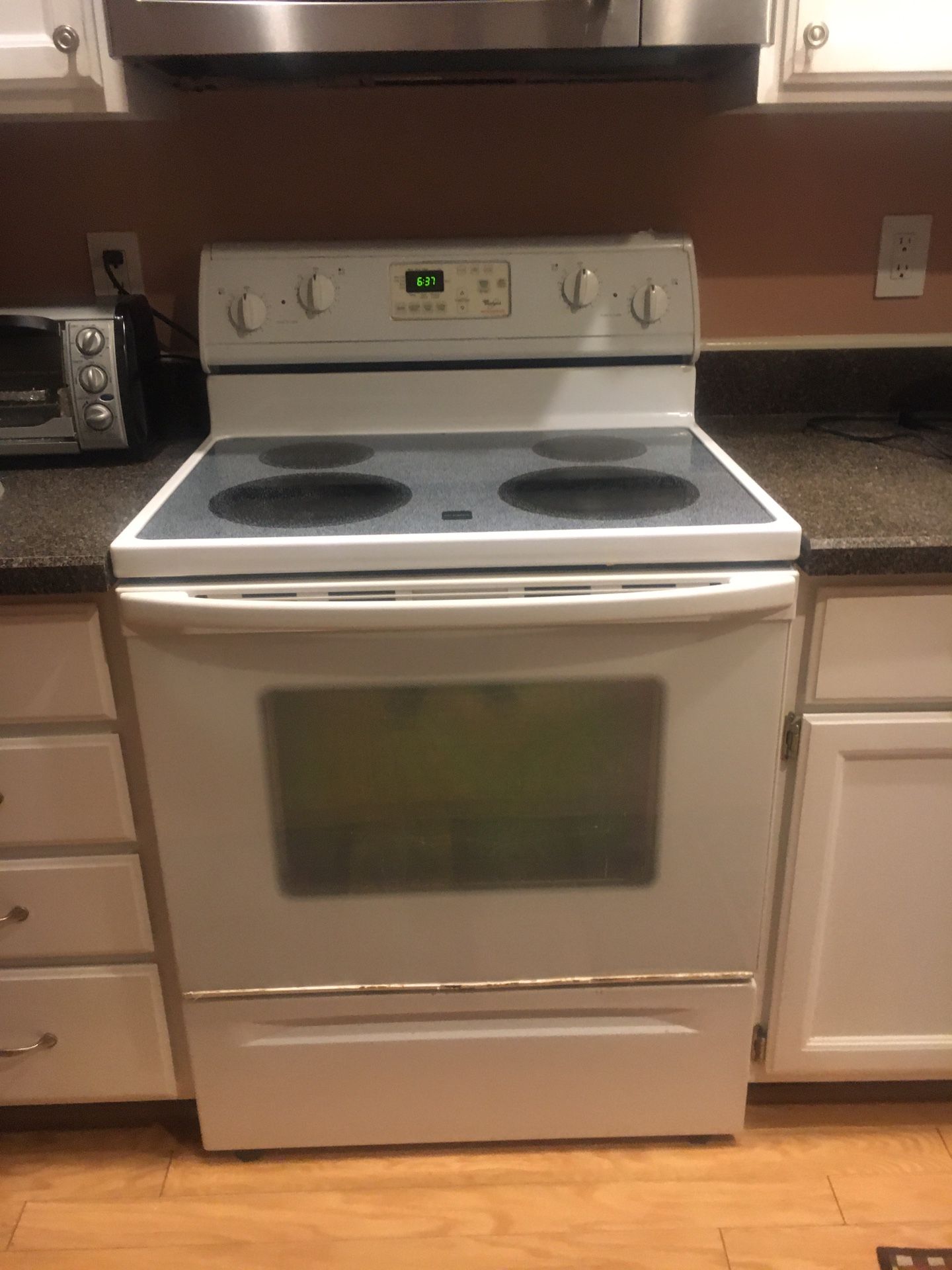 Whirlpool electric four top stove for low