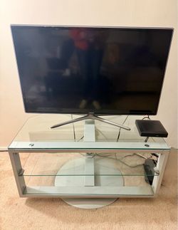 *Must Go Today - 6/6* Samsung TV - 42"