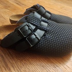 Excellent Condition, Birkenstock Kids Size 33 Slip On Clogs