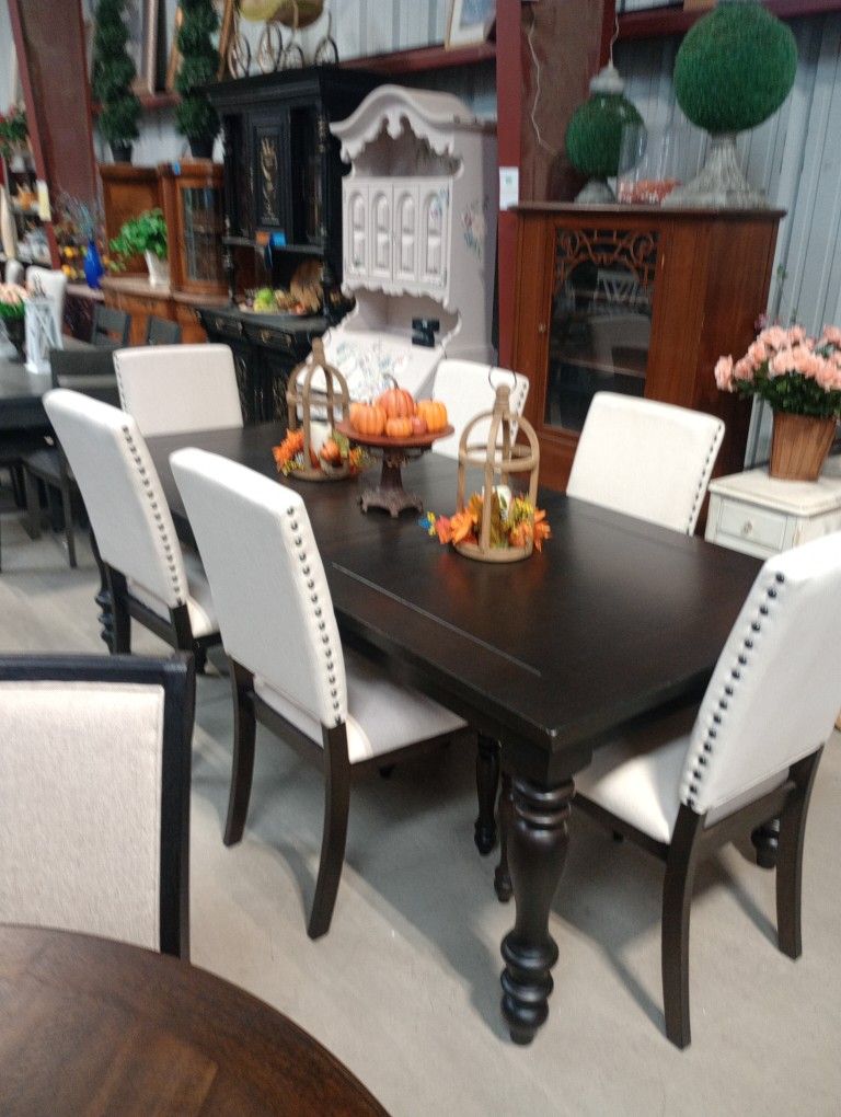 Elegant Dining Room Table Set