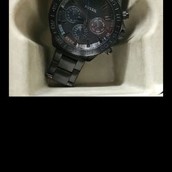 Used Sleek Fossil watch with a black chronograph dial. Durable metal band. Perfect for any occasion.