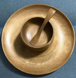 Mid century Woodbury of Shelburne wood snack hors d'oeuvres server. Chips, dip, veggies, etc. High quality hand turned wood (old grove walnut I belie