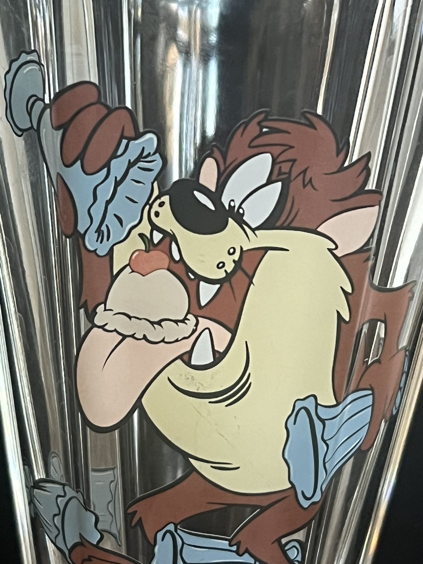 TAZMANIAN DEVIL ICE CREAM/ICE CREAM FLOAT GLASS - 7 INCH - LIKE NEW