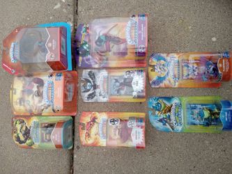 Skylanders (8) New lot