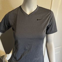 New Nike ladies sweatshirt size S(4-6)