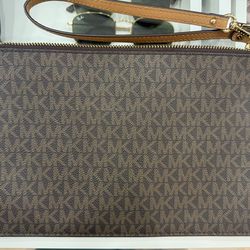 Michael Kors Jet Set Large Zip Pouch