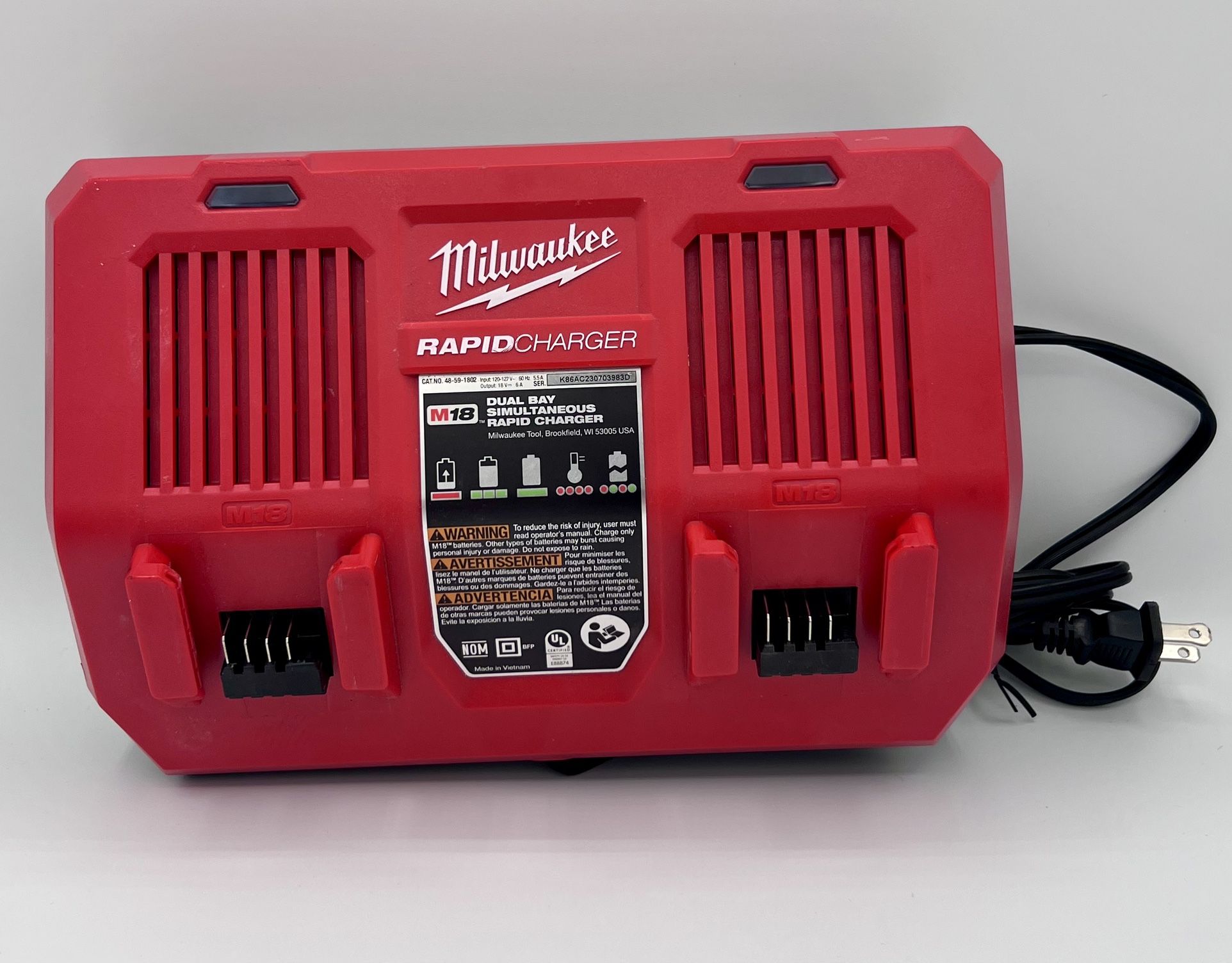 Milwaukee M18 Dual-Bay Rapid Charger – excellent condition