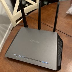 AC1900 WiFi Router (R7000)