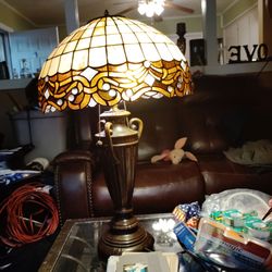Tiffany-Style Stained Glass Table Lamp