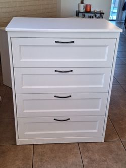 DRESSER