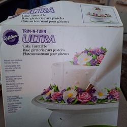 Wilton Ultra Turn N Trim Cake Turntable In Box