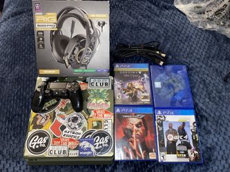 PLAYSTATION 4