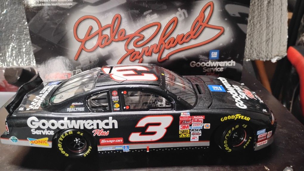 1st Made 2001 Dale Earnhardt GM Goodwrench Service Plus 1:18 Scale Stock Car